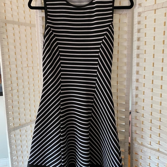 Formal-Office Dress - Picture 4 of 6